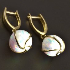 Goldene Ohrringe mit Opal