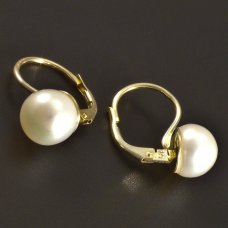 Goldene Ohrringe mit Perle