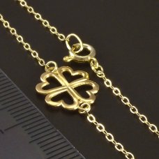 Goldarmband mit vierblättrigem Kleeblatt