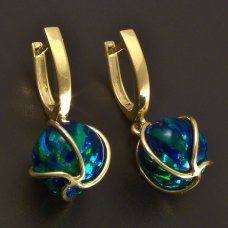 Goldohrringe mit grünem Opal