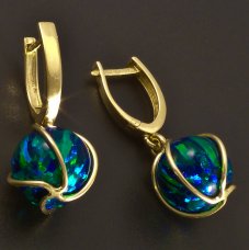 Goldohrringe mit grünem Opal