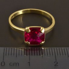 Goldener Ring mit Rubin