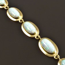 Goldarmband mit Opalen