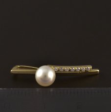 Goldanhänger mit Perle