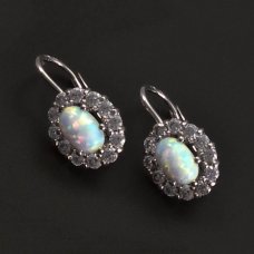Weißgoldohrringe mit Opal