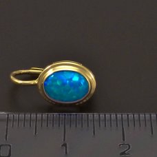 Gold Ohrringe mit ovalen blauen Opal