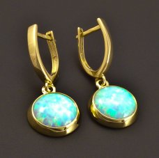 Opalohrringe mit einem Opal