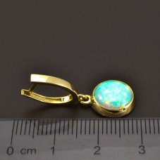 Opalohrringe mit einem Opal