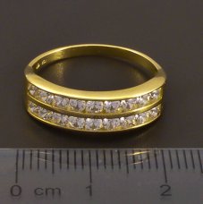 Zirkonen golden Ring