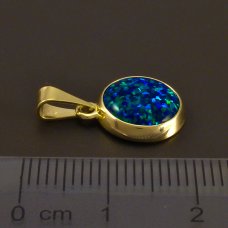 Goldener runder Anhänger mit Opal