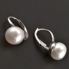 Frauen Ohrringen mit Perle