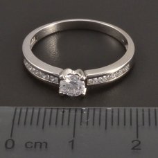Weißgold-Ring-Haupstein Diamant