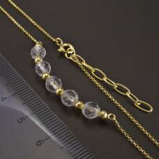 Goldene Halskette mit Kristall