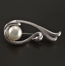Silberbrosche mit Perle
