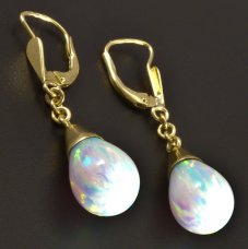 Gold-Ohrhänger mit weißen Opalen