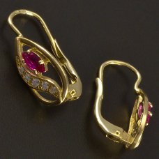 Goldene Ohrringe mit Rubin